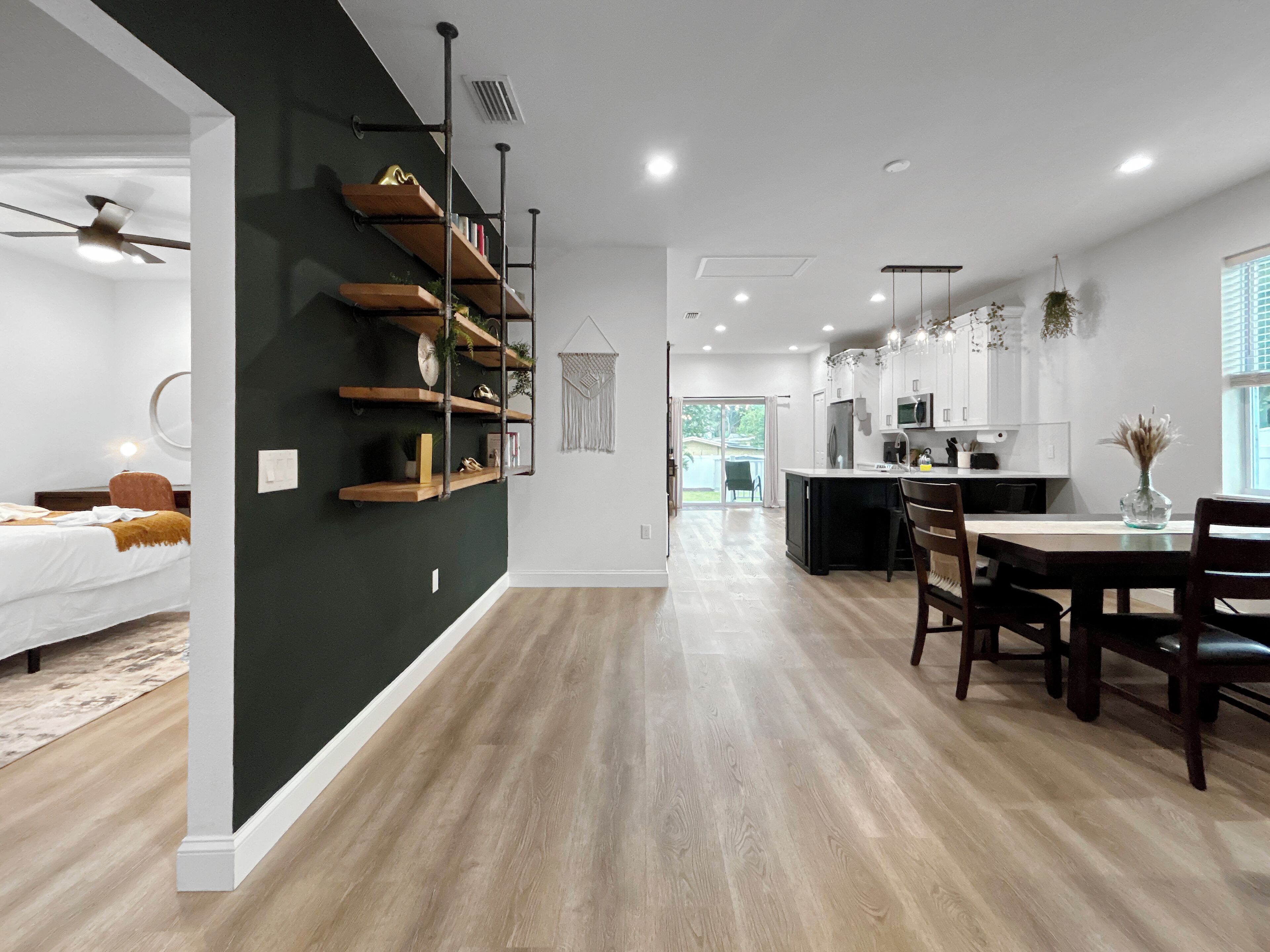 3 bedrooms, iron/ironing board, WiFi, bed sheets