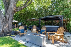 Tina de hidromasaje al aire libre