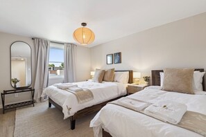 8 habitaciones, tabla de planchar con plancha, wifi y ropa de cama