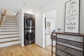 Interior - Escapade Chambly I Lake & Spa 8BR (Chambly)