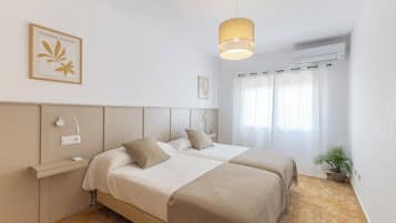 3 chambres, fer et planche à repasser, Wi-Fi, draps fournis