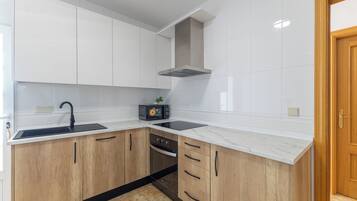 Réfrigérateur, micro-ondes, four, lave-vaisselle