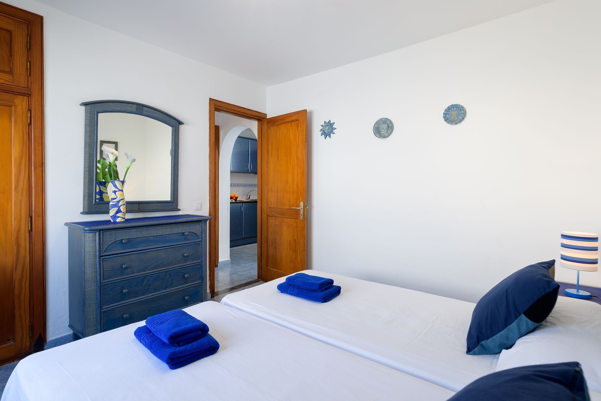 1 habitación, tabla de planchar con plancha, wifi y ropa de cama 