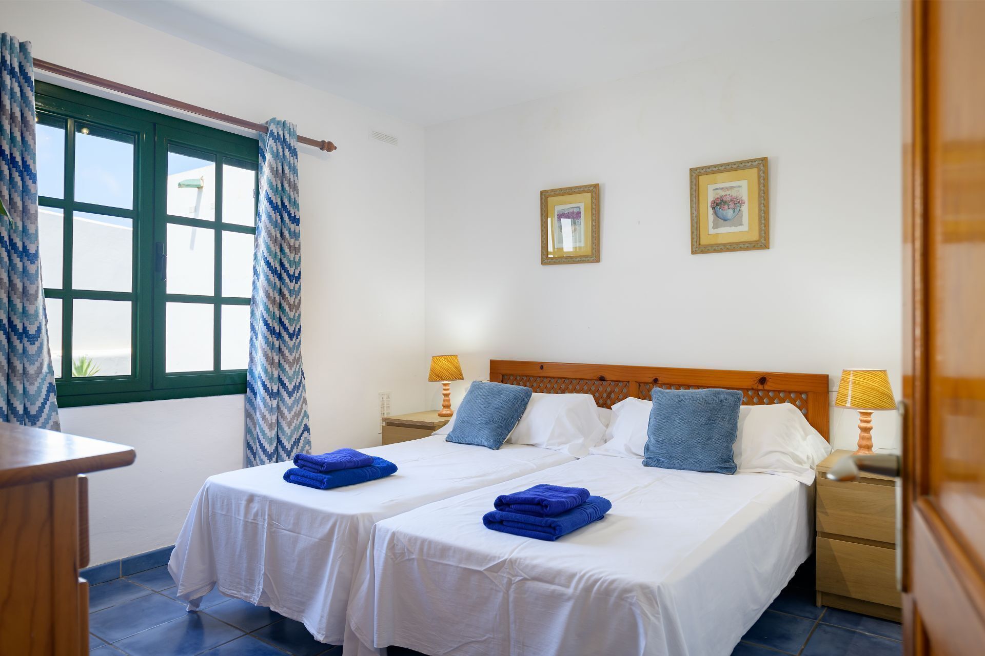 1 habitación, tabla de planchar con plancha y wifi 