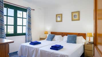 1 habitación, tabla de planchar con plancha y wifi