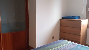2 Schlafzimmer, Bügeleisen/Bügelbrett, Internetzugang, Bettwäsche