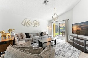 Smart TV - Carpet-Free 4BR w/ Pool, 2 Master Bds, Near Disney (Kissimmee)