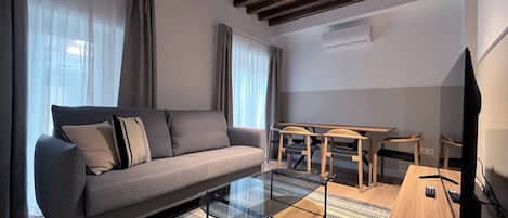 Apartment, 1 Bedroom, Ground Floor | Living area