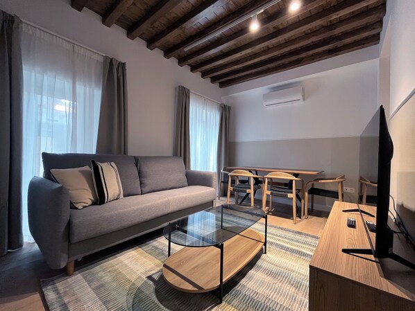 Apartment, 1 Bedroom, Ground Floor | Living area | 28-inch flat-screen TV with cable channels