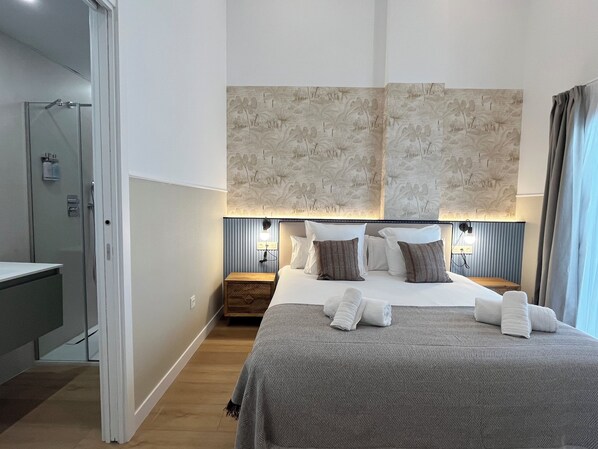 Appartement, 2 chambres | Coffres-forts dans les chambres, fer et planche à repasser