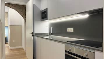 Appartamento, 1 camera da letto, al piano terra | Cucina privata | Frigorifero, microonde, piano cottura, lavastoviglie