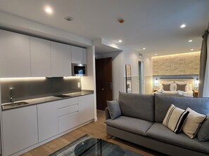 스튜디오, 1층 | 전용 주방 | 냉장고, 전자레인지, 쿡탑, 식기 세척기