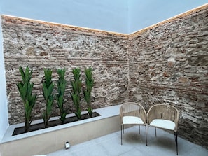 Appartement, 2 chambres, patio, rez-de-chaussée | Terrasse/Patio