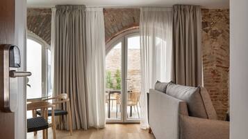 Estudi, planta baixa | Caixa forta a l'habitació, planxa i posts de planxar i wifi gratuïta