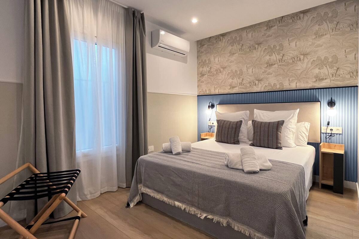 Appartement, 1 chambre, rez-de-chaussée | Coffres-forts dans les chambres, fer et planche à repasser