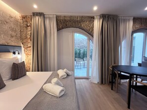 Studio, Ground Floor | In-room safe, iron/ironing board, free WiFi