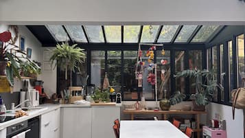 Micro-ondes, four, lave-vaisselle