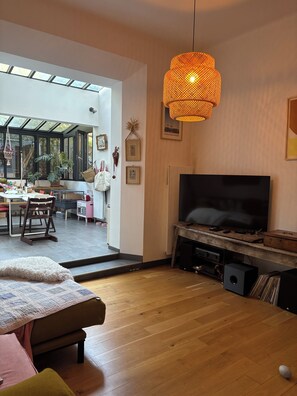 TV - Artist's house in the heart of Marseille, Vauban district (Marseille)