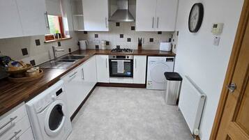 Comfort Apartment | Private kitchen | Full-sized fridge, microwave, oven, stovetop