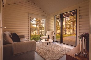 Smart-TV, Kamin, Stereoanlage