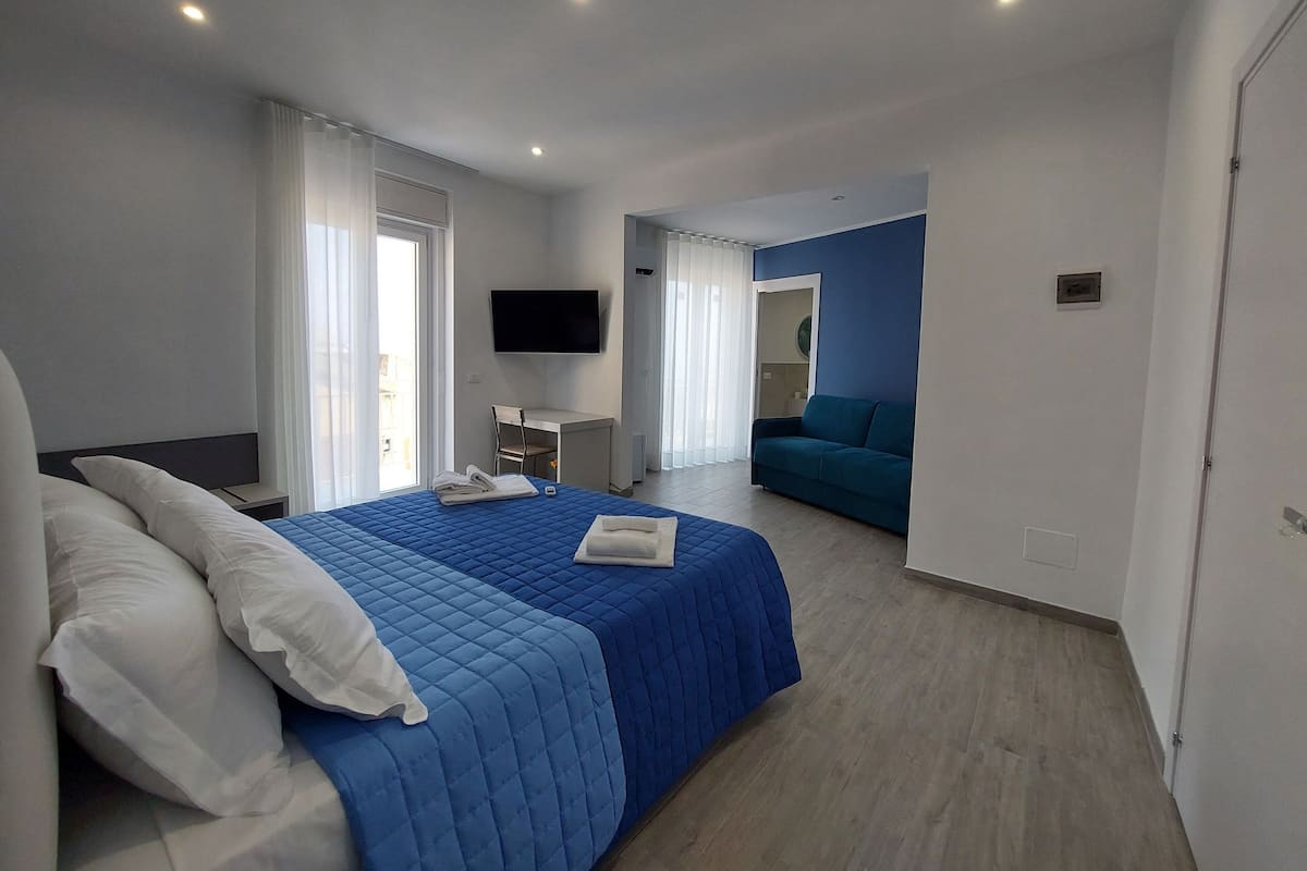 Suite, Balcony, Sea View | Soundproofing, travel crib, free WiFi, bed sheets