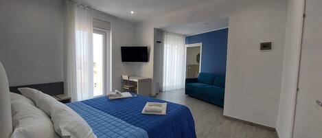 Suite, Balcony, Sea View | Soundproofing, travel cot, free WiFi, bed sheets