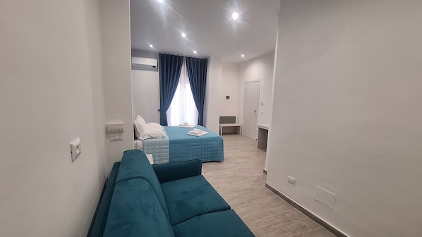 Chambre Double Supérieure, vue partielle sur la mer