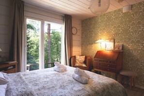 3 Schlafzimmer, Schreibtisch, Bügeleisen/Bügelbrett, Reisekinderbett