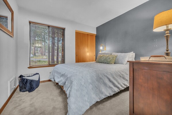 1 chambre, fer et planche à repasser, Wi-Fi, literie fournie