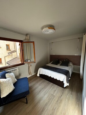 2 Schlafzimmer, Bügeleisen/Bügelbrett, Internetzugang, Bettwäsche