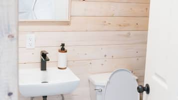 Luxury Tent, Bay View | Bathroom | Combined shower/bathtub, free toiletries, towels