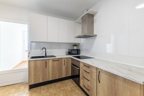 Fridge, microwave, oven, dishwasher