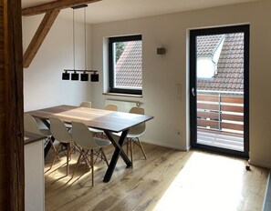 Maisonette, 3 Schlafzimmer, Nichtraucher, Balkon (Wohnung Nr. 04) | In-room dining