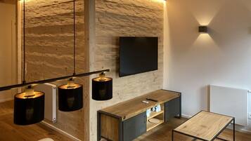 Apartment, 2 Bedrooms, Mobility Accessible, Non Smoking | Living area