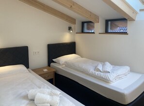 Apartment, 1 Schlafzimmer, Nichtraucher (Wohnung Nr. 11) | Lydisolert, strykejern/-brett og barnesenger (inkludert)