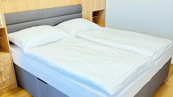 1 bedroom, iron/ironing board, internet, bed sheets