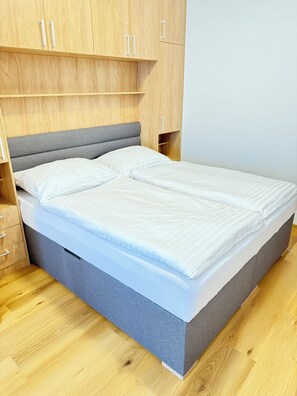 1 bedroom, iron/ironing board, internet, bed sheets