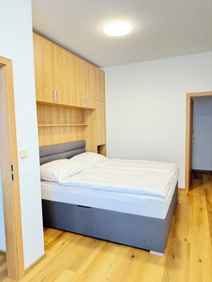 1 bedroom, iron/ironing board, internet, bed sheets