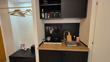 Chambre Confort, vue cour intérieure | Cuisine privée | Machine à expresso, cafetière/bouilloire, bouilloire électrique