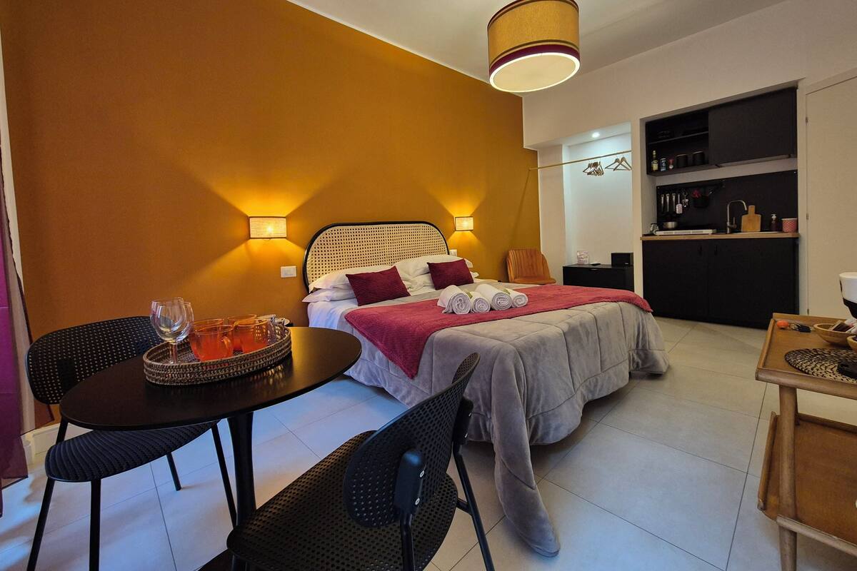 Comfort Room, Courtyard View | Hypo-allergenic bedding, memory foam beds, in-room safe, desk