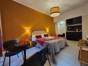 ห้องคอมฟอร์ท, วิวสวนหย่อม | เครื่องนอนป้องกันสารก่อภูมิแพ้, เตียงเมมโมรีโฟม, ตู้นิรภัยในห้องพัก