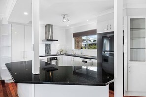 Dishwasher, cookware/dishes/utensils