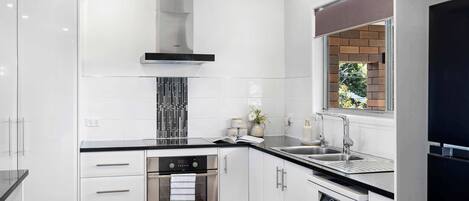 Dishwasher, cookware/dishes/utensils