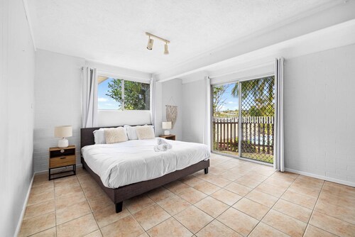 4BR Retreat with Pool & Scenic High Steps View