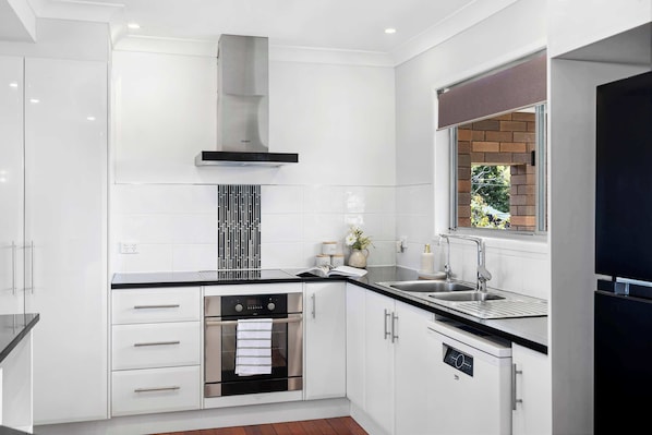 Dishwasher, cookware/dishes/utensils