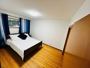 2 bedrooms, iron/ironing board, free WiFi