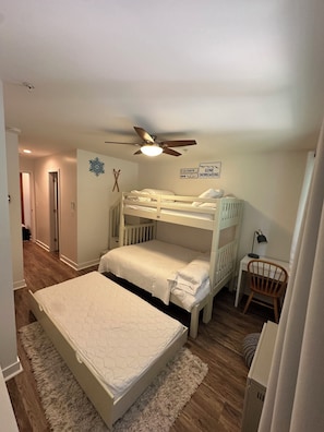 2 bedrooms, iron/ironing board, WiFi, bed sheets