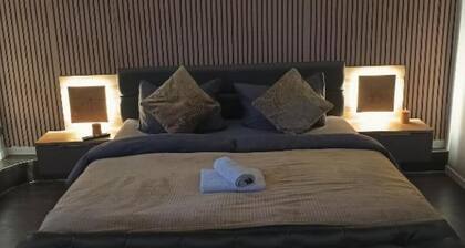 Perfect for craftsmen: affordable double room near the highway