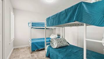 3 bedrooms, iron/ironing board, WiFi, bed sheets