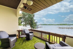 Terrace/patio - 3BR Townhome Steps to Bay - Pool & Beach Gear (Navarre)